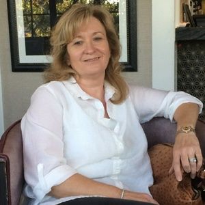 Meet your Posher, Debbie